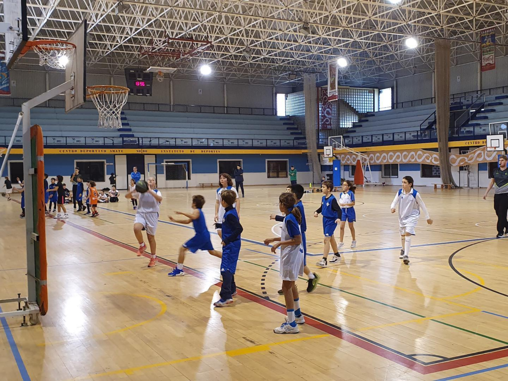 basketball match in a Spanish school